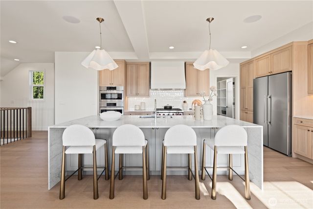 3243 13th Avenue W, Seattle, WA 98119