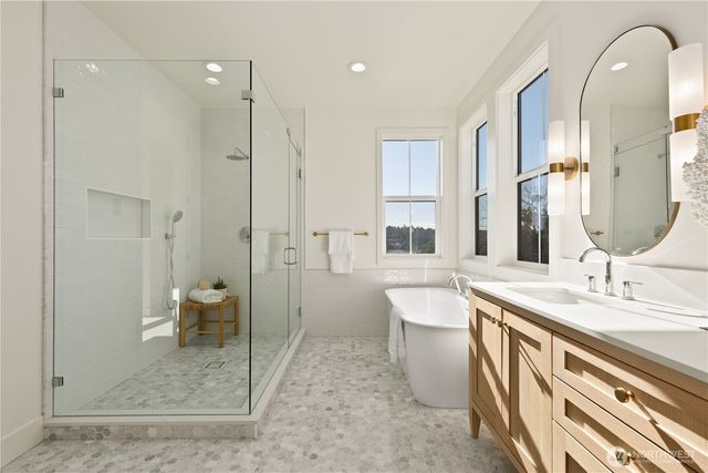 3243 13th Avenue W, Seattle, WA 98119