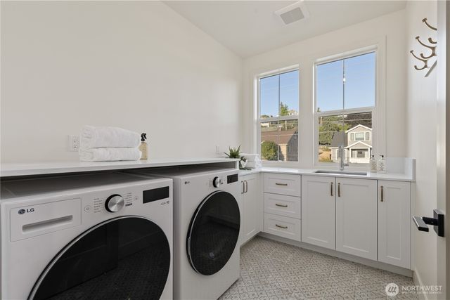3243 13th Avenue W, Seattle, WA 98119