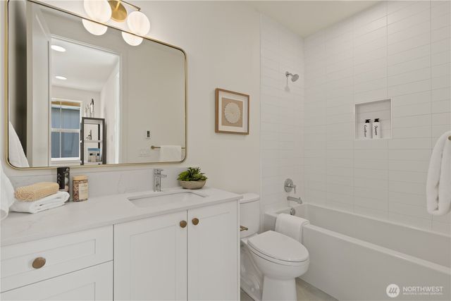 3243 13th Avenue W, Seattle, WA 98119