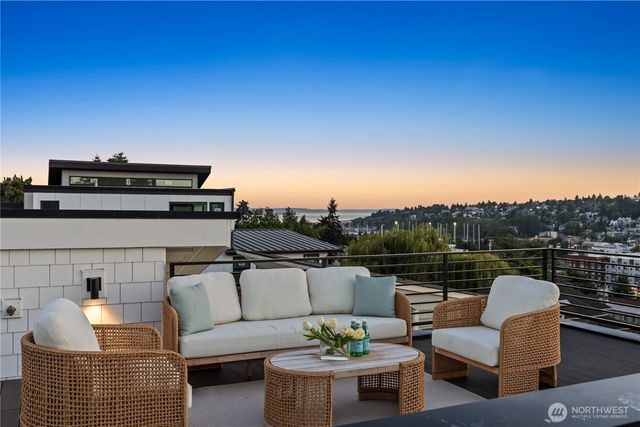 3243 13th Avenue W, Seattle, WA 98119