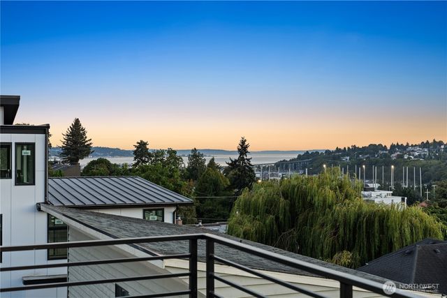 3243 13th Avenue W, Seattle, WA 98119
