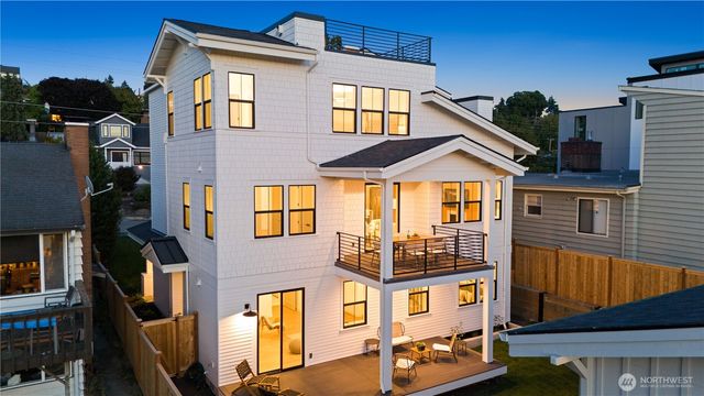 3243 13th Avenue W, Seattle, WA 98119