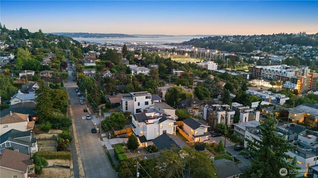 3243 13th Avenue W, Seattle, WA 98119