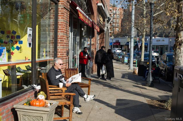 60 Pinewood Avenue 1B, Hartsdale, NY 10530