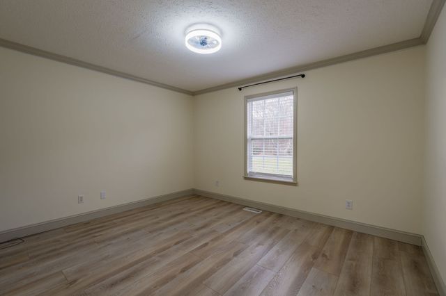 801 Cherokee Hills Dr, Loretto, TN 38469