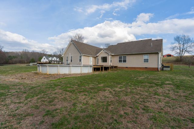 801 Cherokee Hills Dr, Loretto, TN 38469