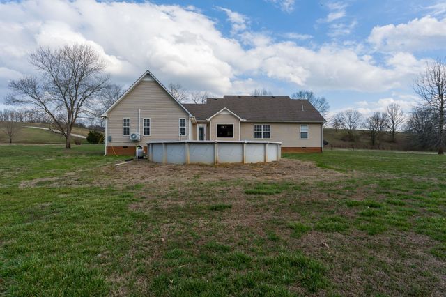 801 Cherokee Hills Dr, Loretto, TN 38469