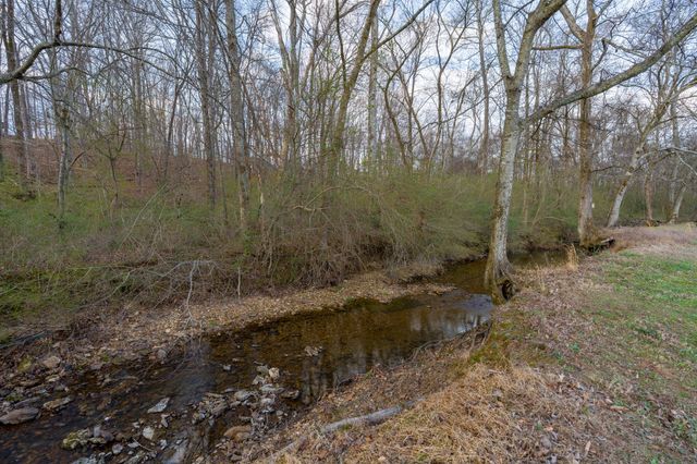 801 Cherokee Hills Dr, Loretto, TN 38469