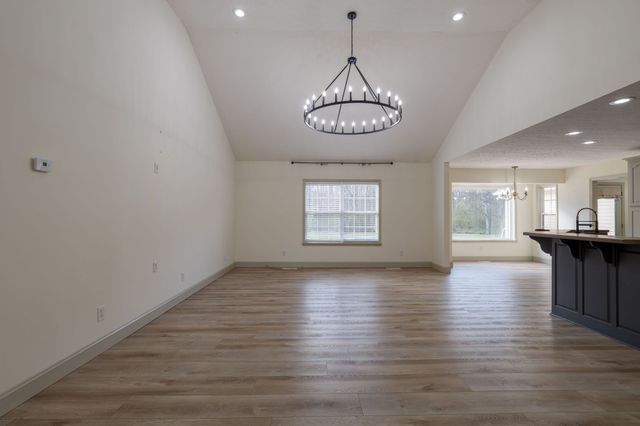 801 Cherokee Hills Dr, Loretto, TN 38469