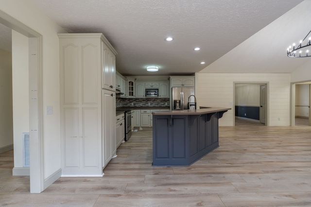 801 Cherokee Hills Dr, Loretto, TN 38469