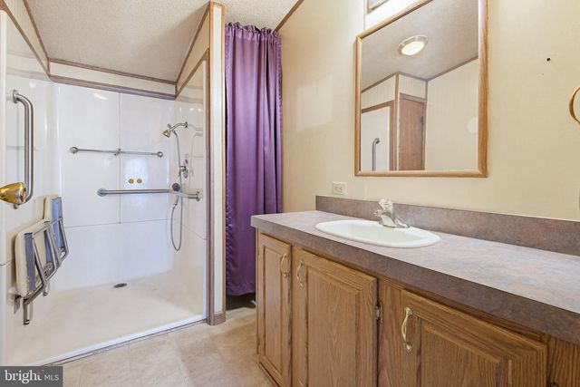 22 MADGE DR, Lancaster, PA 17603