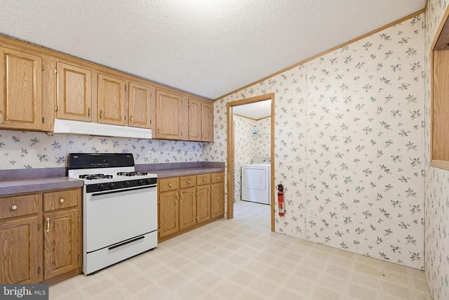 22 MADGE DR, Lancaster, PA 17603