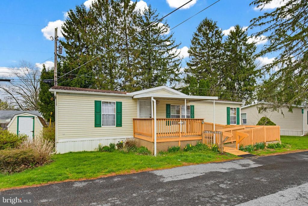 22 MADGE DR, Lancaster, PA 17603