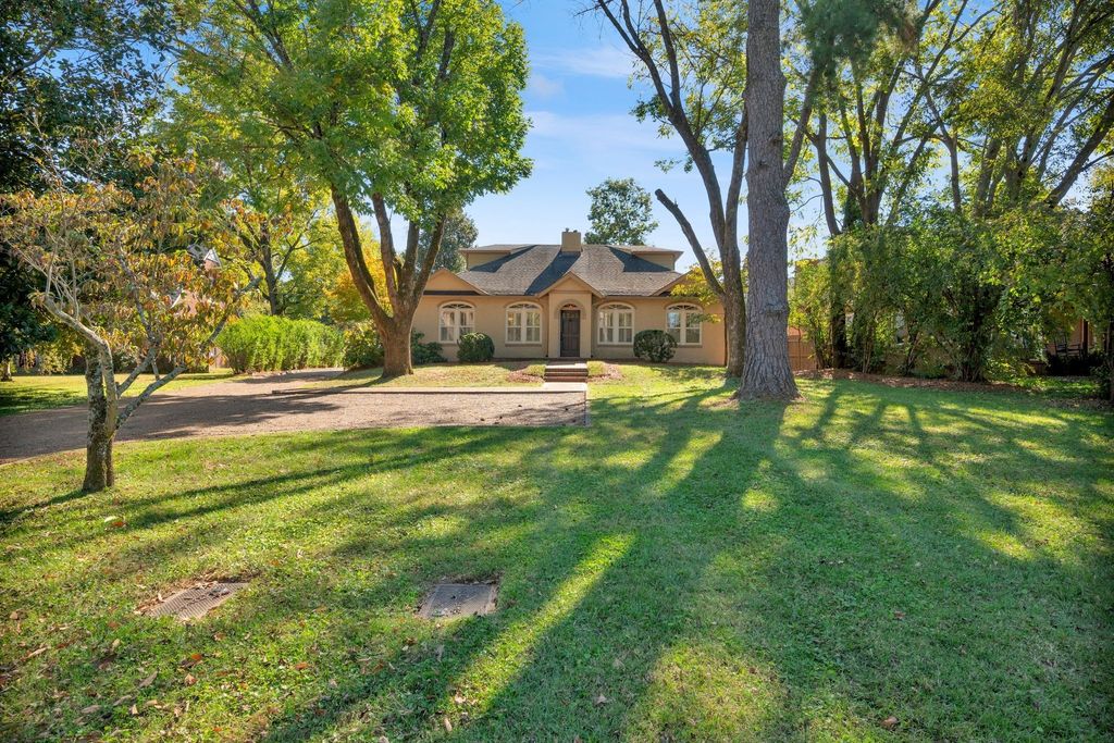 203A Woodmont Cir, Nashville, TN 37205