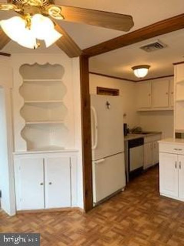 323 MARTIN DR, New Castle, DE 19720