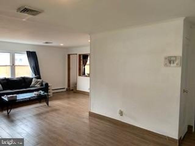 323 MARTIN DR, New Castle, DE 19720