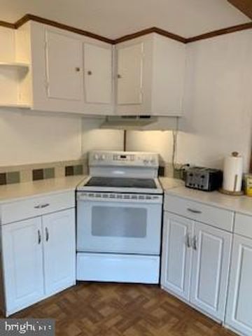 323 MARTIN DR, New Castle, DE 19720