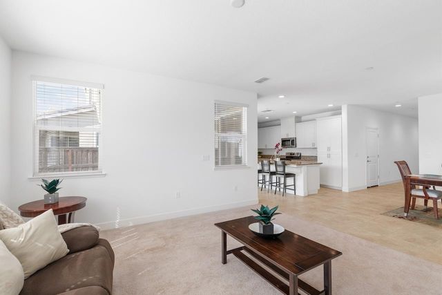 18338 Amador Dr, Lathrop, CA 95330