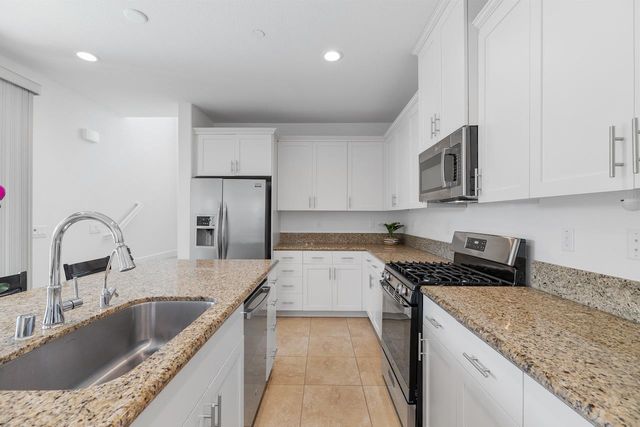 18338 Amador Dr, Lathrop, CA 95330