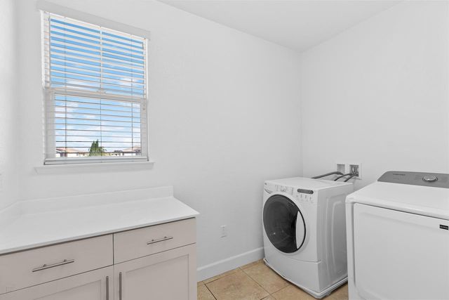 18338 Amador Dr, Lathrop, CA 95330