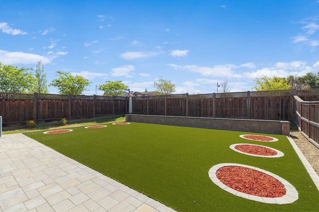 18338 Amador Dr, Lathrop, CA 95330