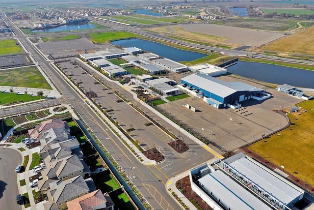 18338 Amador Dr, Lathrop, CA 95330