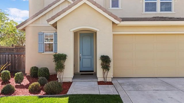 18338 Amador Dr, Lathrop, CA 95330