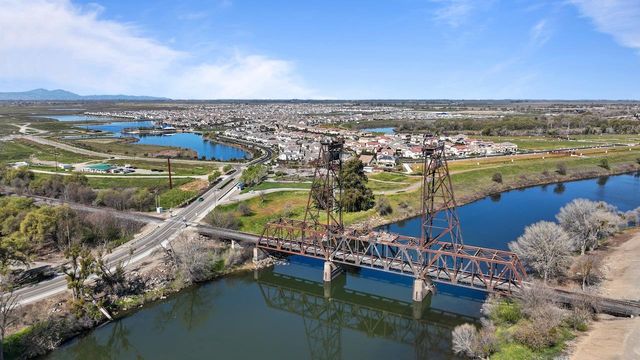 18338 Amador Dr, Lathrop, CA 95330