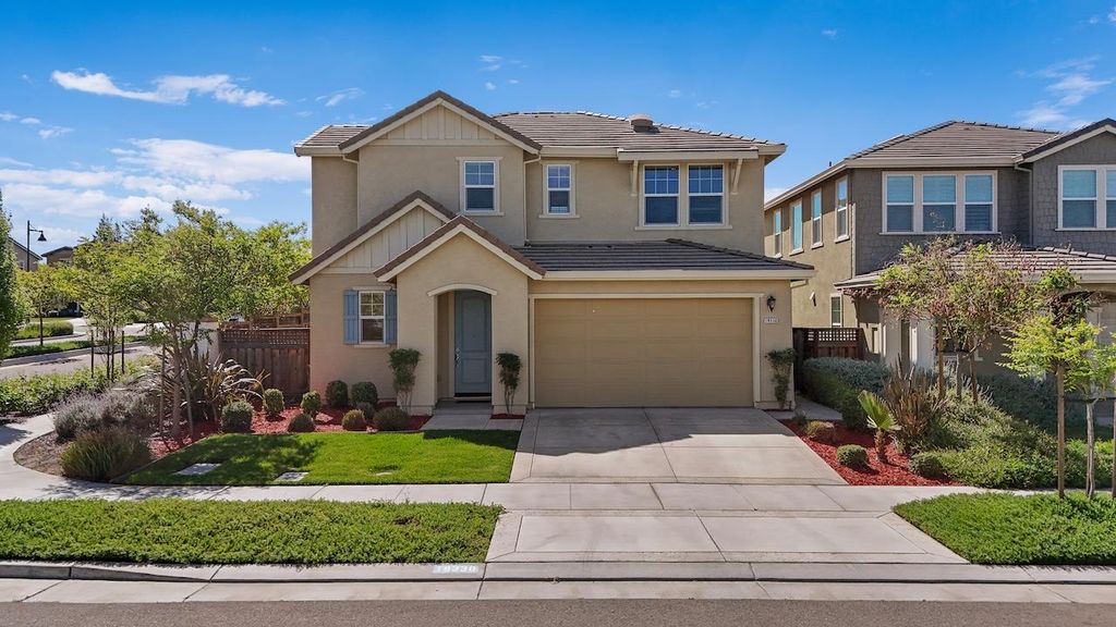 18338 Amador Dr, Lathrop, CA 95330