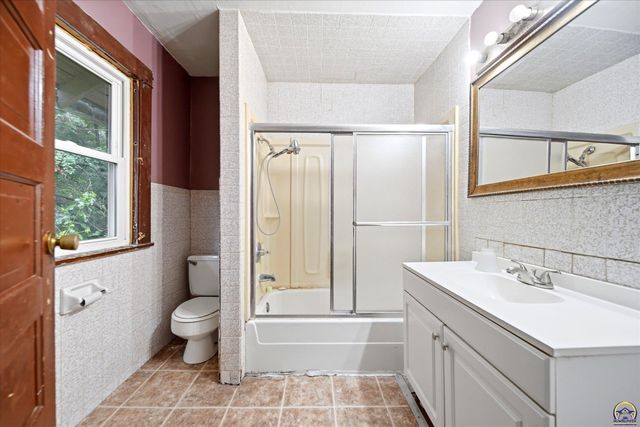 1216 SW Boswell AVE, Topeka, KS 66604