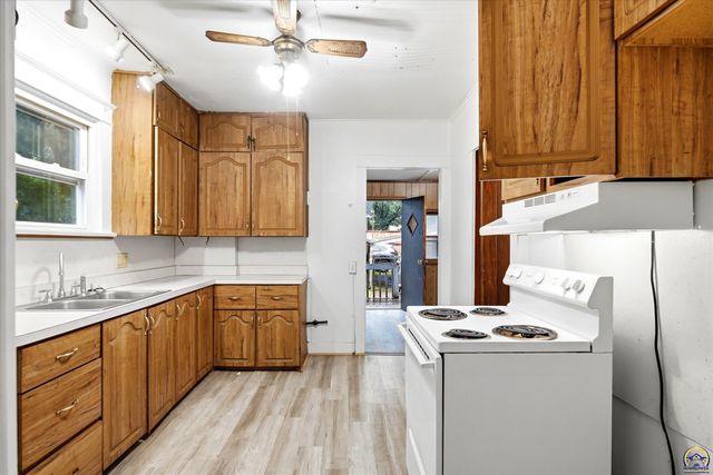 1216 SW Boswell AVE, Topeka, KS 66604
