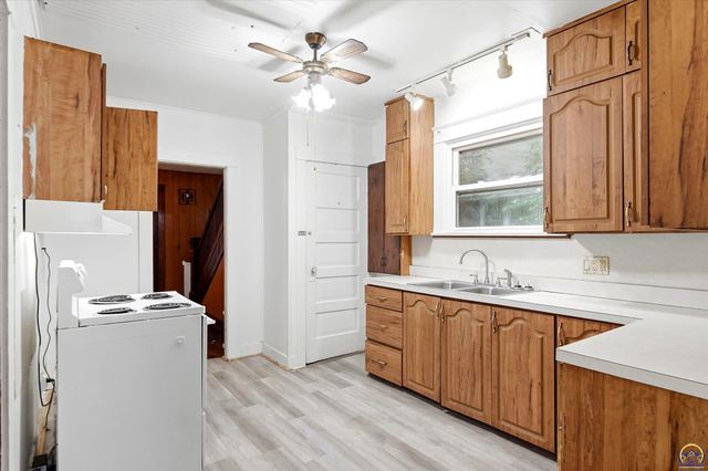 1216 SW Boswell AVE, Topeka, KS 66604