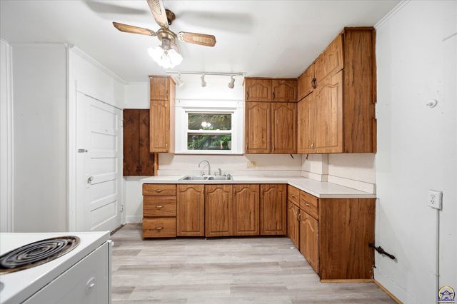 1216 SW Boswell AVE, Topeka, KS 66604