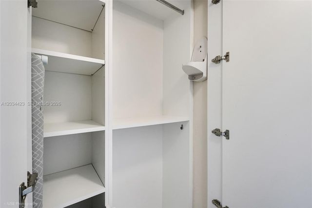 19201 Collins Avenue 827, Sunny Isles Beach, FL 33160