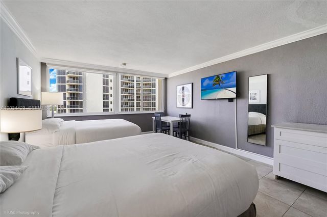 19201 Collins Avenue 827, Sunny Isles Beach, FL 33160