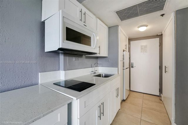 19201 Collins Avenue 827, Sunny Isles Beach, FL 33160