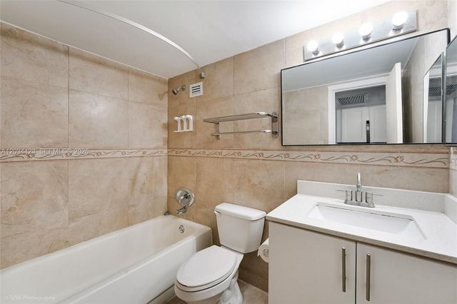 19201 Collins Avenue 827, Sunny Isles Beach, FL 33160
