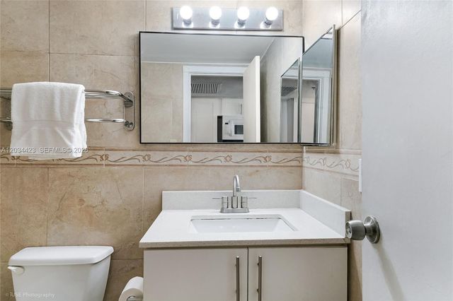 19201 Collins Avenue 827, Sunny Isles Beach, FL 33160