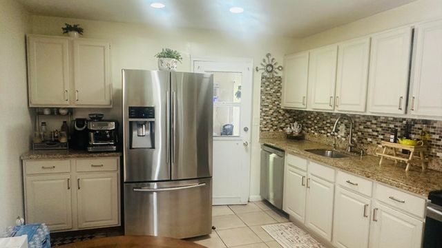 6710 Forest Court, West Palm Beach, FL 33405