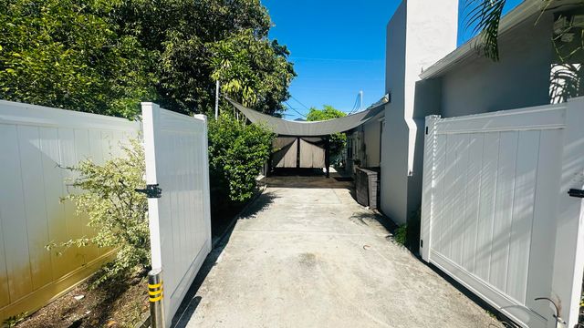 6710 Forest Court, West Palm Beach, FL 33405