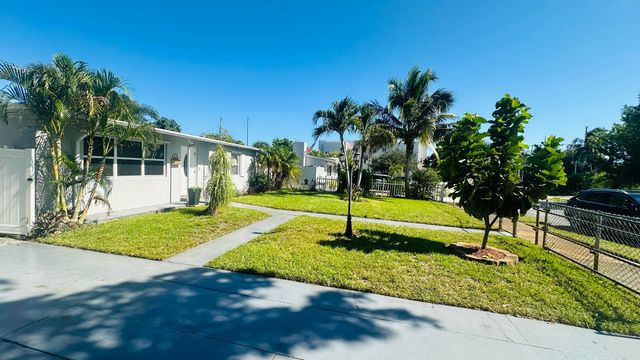 6710 Forest Court, West Palm Beach, FL 33405