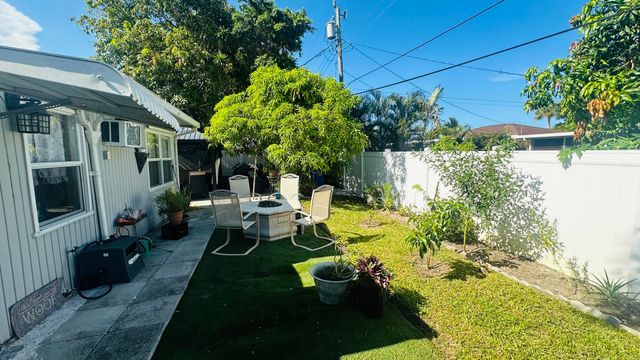 6710 Forest Court, West Palm Beach, FL 33405
