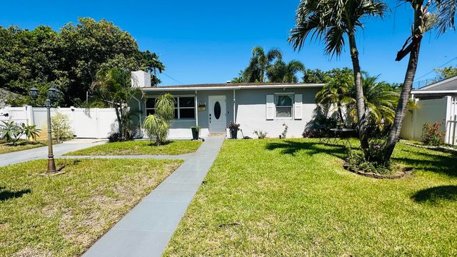 6710 Forest Court, West Palm Beach, FL 33405