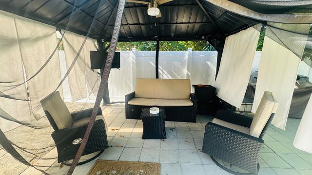 6710 Forest Court, West Palm Beach, FL 33405