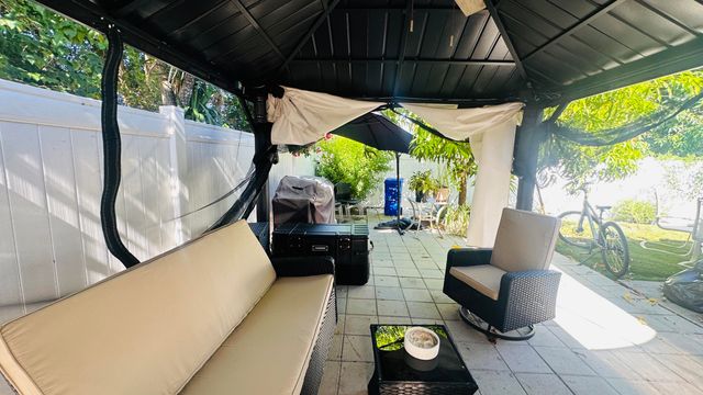 6710 Forest Court, West Palm Beach, FL 33405