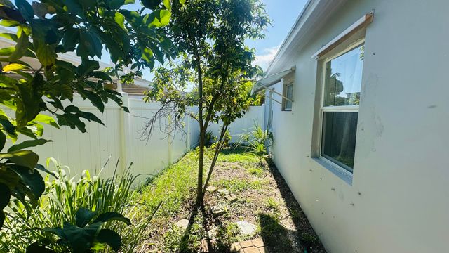 6710 Forest Court, West Palm Beach, FL 33405