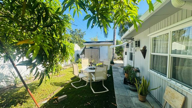 6710 Forest Court, West Palm Beach, FL 33405