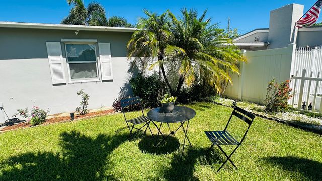 6710 Forest Court, West Palm Beach, FL 33405