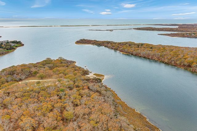 114 Meetinghouse Way, Edgartown, MA 02557